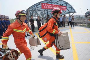 里弗斯：米德尔顿看起来非常棒 他离复出越来越近了