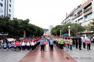 科林斯：马穆凯拉什维利做好了上场的准备 为球队做出了贡献